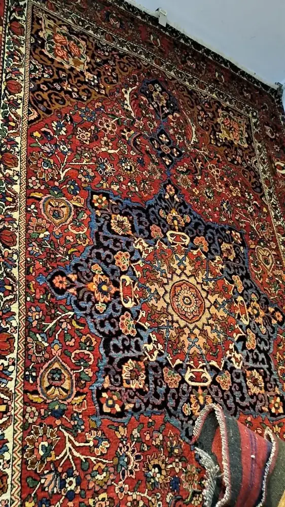 perserteppich detail haengend